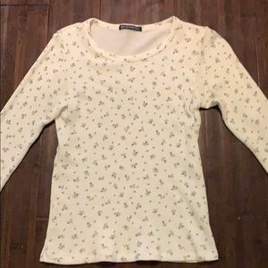 Brandy Melville: white long sleeve sweater